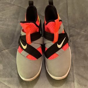 Labron Nike size 5 boys excellent condition retro